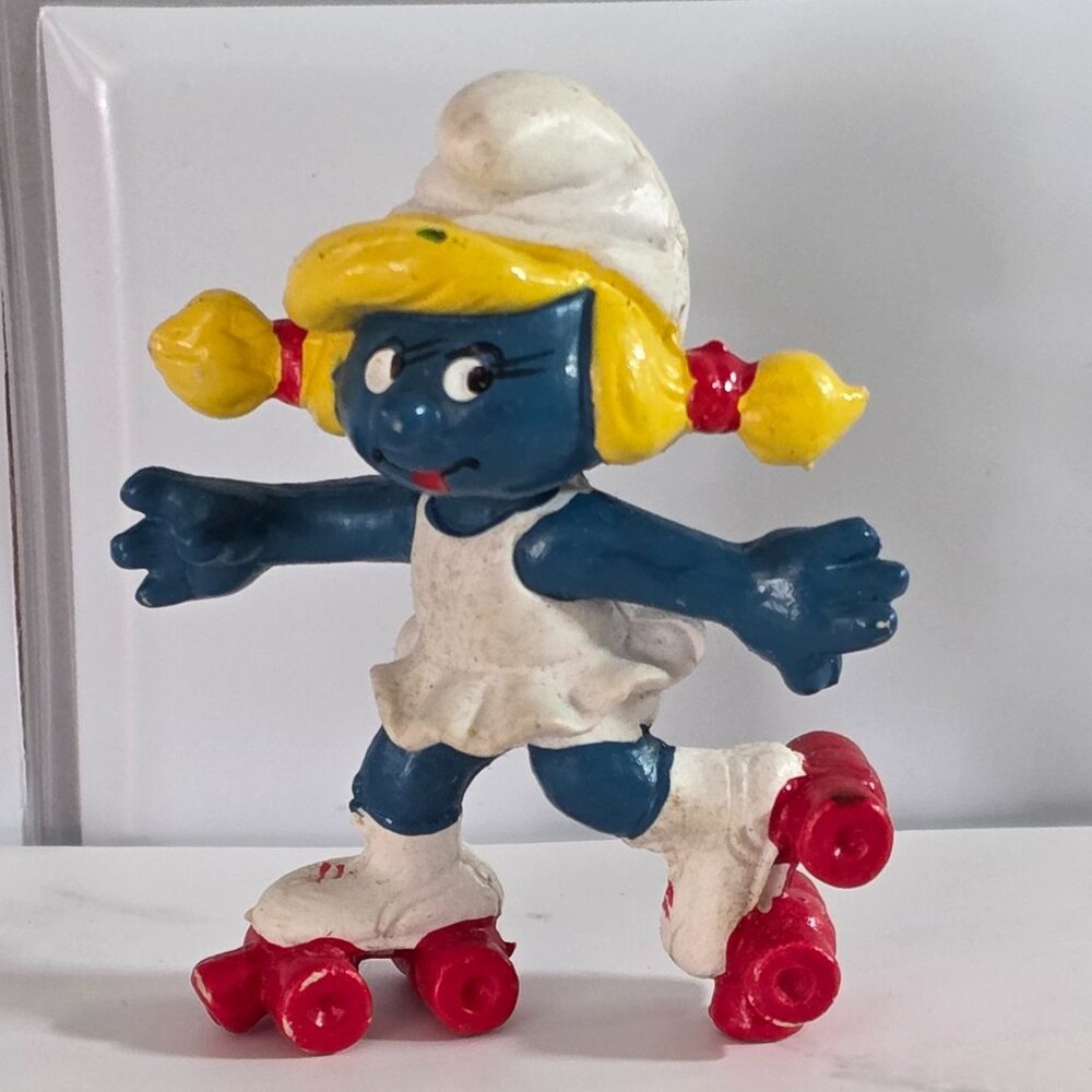 RARE Vintage 1980 Smurfette Smurf Roller Skating by Peyo